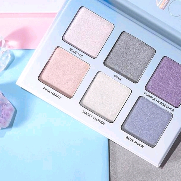 Anastasia Beverly Hills Other - Anastasia Beverly Hills Moonchild Glow Kit